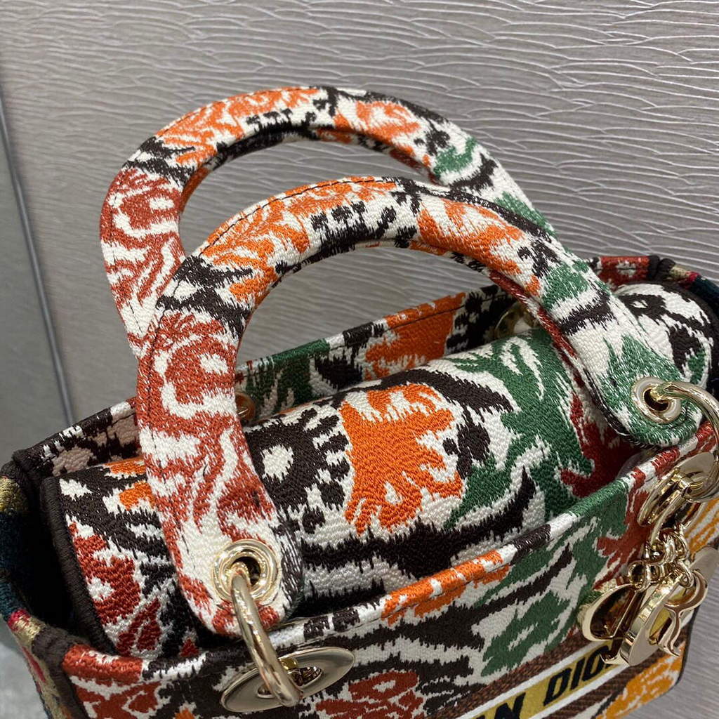 Dior M0565 Medium Lady D-lite Embroidery Bag
