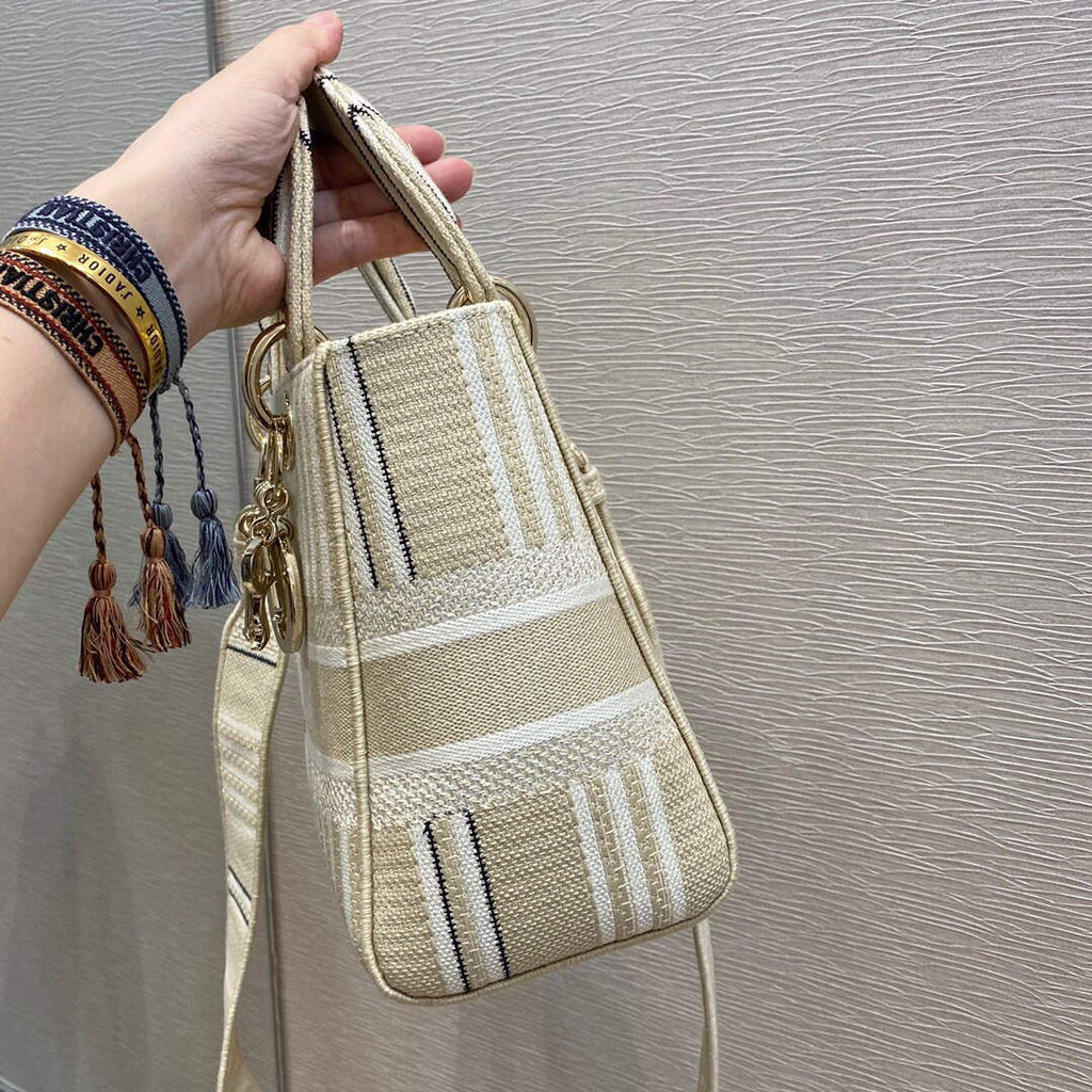 Dior M0565 Medium Lady D-lite Embroidery Bag