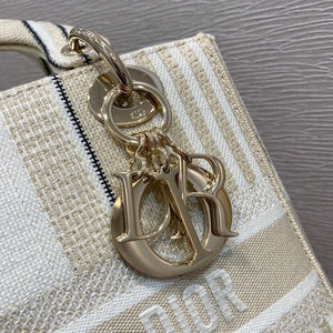 Dior M0565 Medium Lady D-lite Embroidery Bag - Default Title - View 3