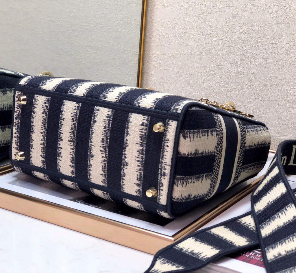 Dior M0565 Medium Lady D-lite Embroidery Bag