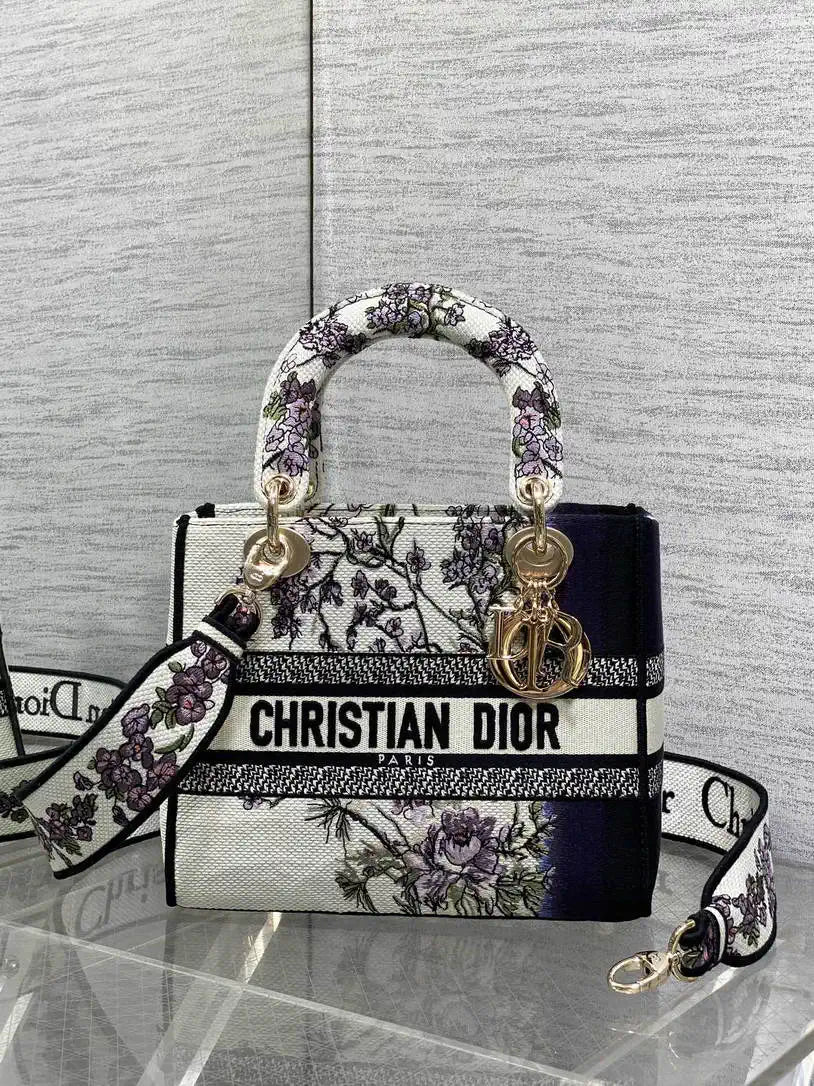 Dior M0565 Medium Lady D-Lite Exquisite Embroidery M1100