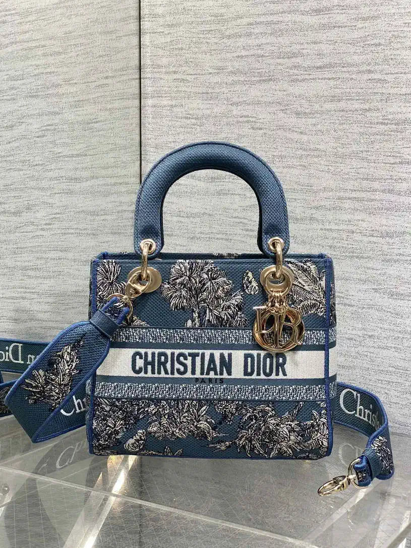 Dior M0565 Medium Lady D-Lite Exquisite Embroidery M1101
