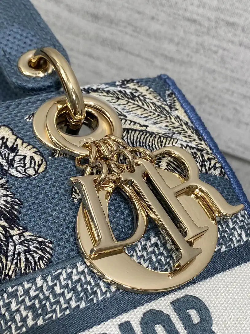 Dior M0565 Medium Lady D-Lite Exquisite Embroidery M1101