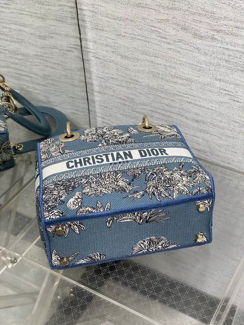 Dior M0565 Medium Lady D-Lite Exquisite Embroidery M1101