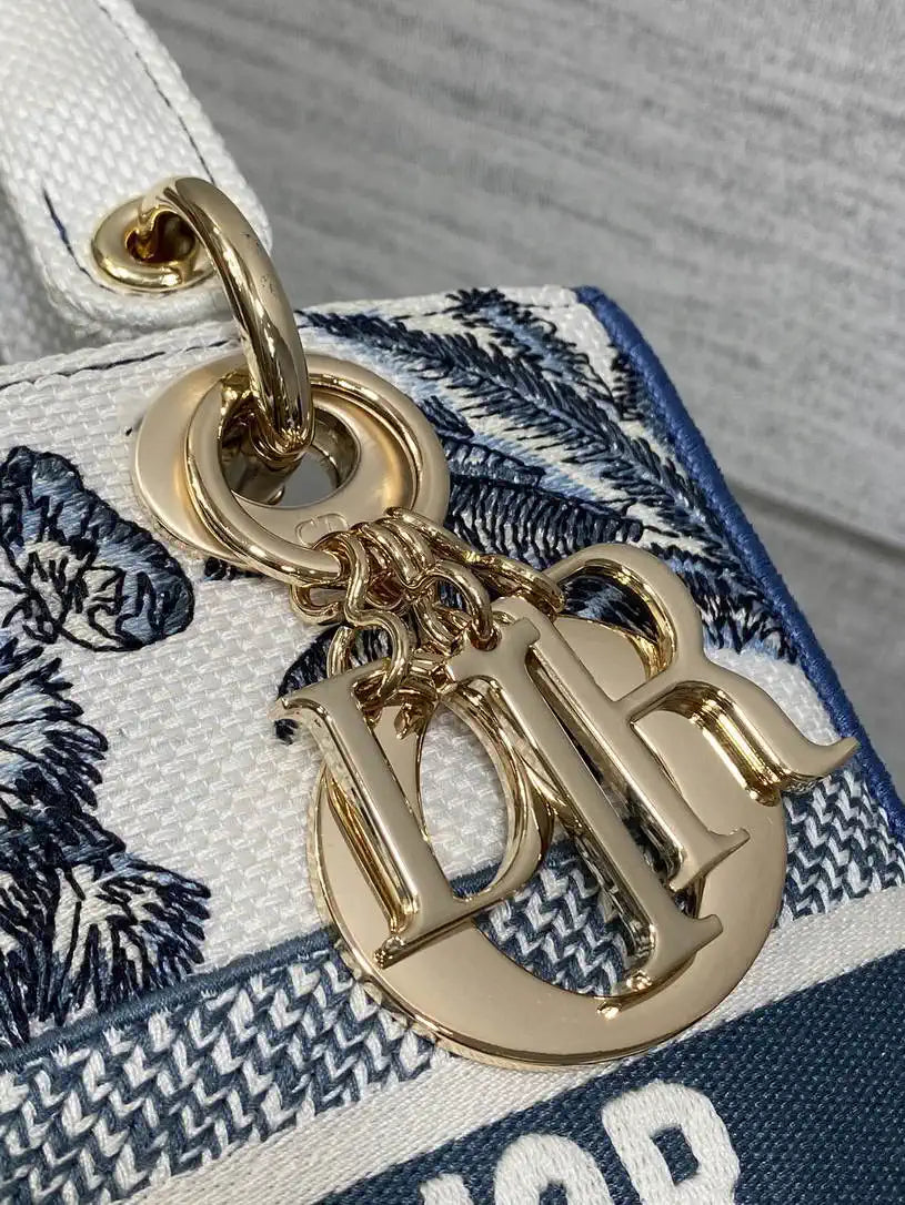 Dior M0565 Medium Lady D-Lite Exquisite Embroidery M1102