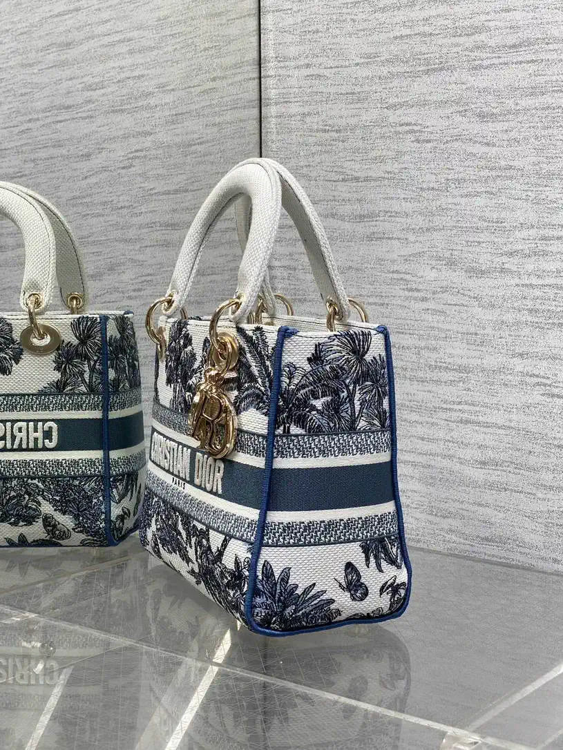 Dior M0565 Medium Lady D-Lite Exquisite Embroidery M1102