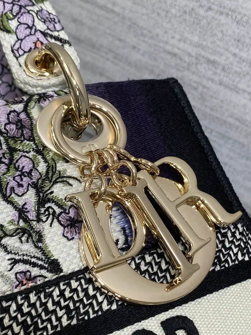 Dior M0565 Medium Lady D-Lite Exquisite Embroidery M1100
