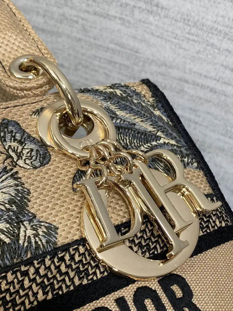 Dior M0565 Medium Lady D-Lite Exquisite Embroidery M1103
