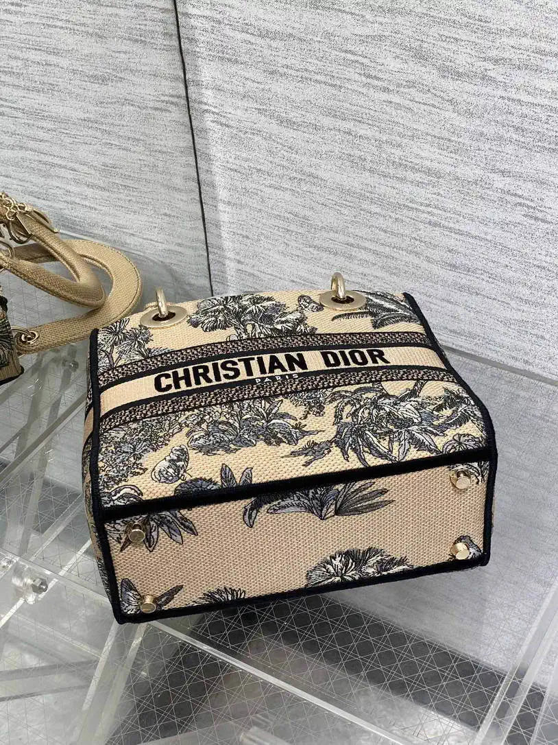 Dior M0565 Medium Lady D-Lite Exquisite Embroidery M1103