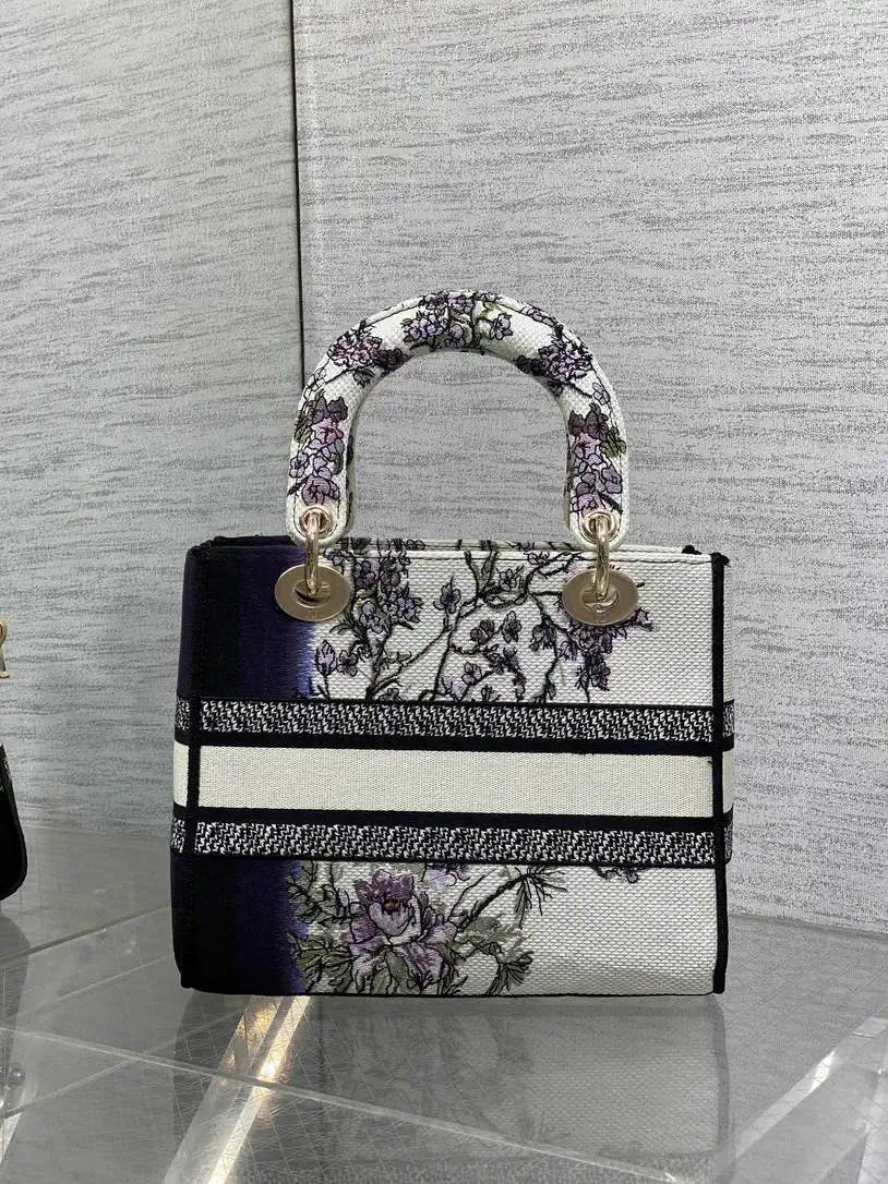 Dior M0565 Medium Lady D-Lite Exquisite Embroidery M1100