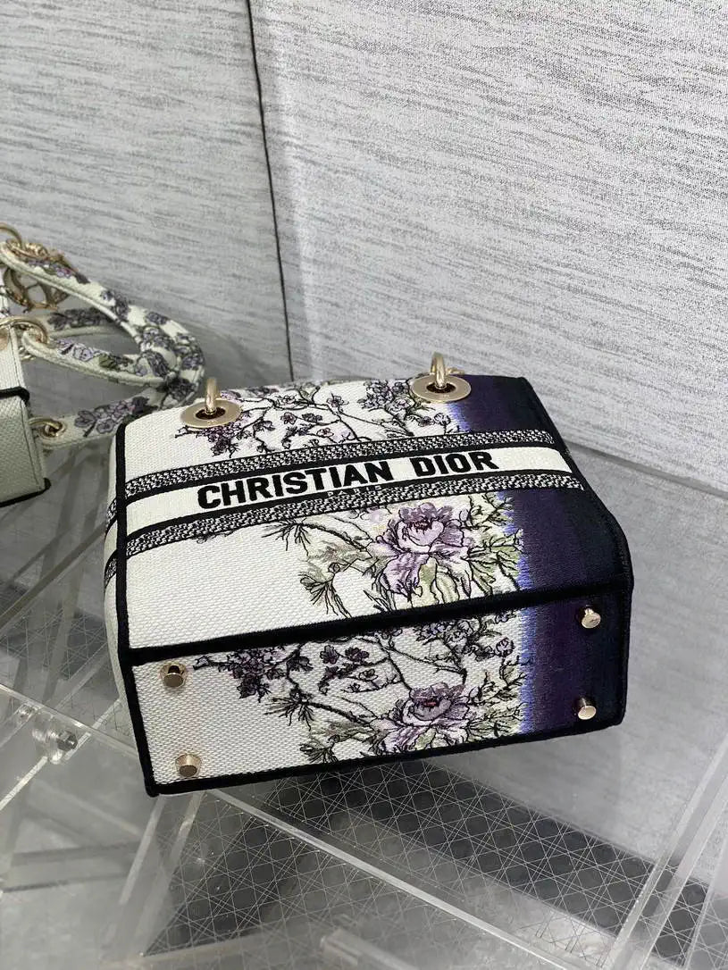 Dior M0565 Medium Lady D-Lite Exquisite Embroidery M1100