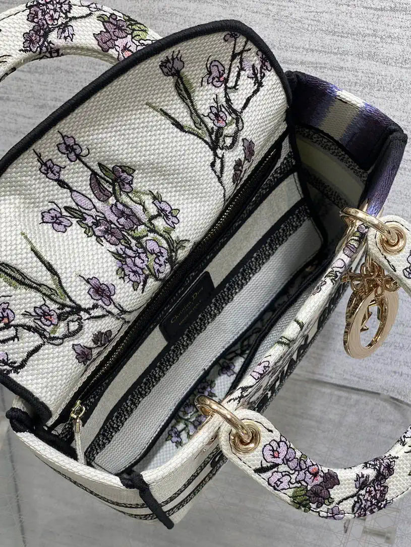 Dior M0565 Medium Lady D-Lite Exquisite Embroidery M1100