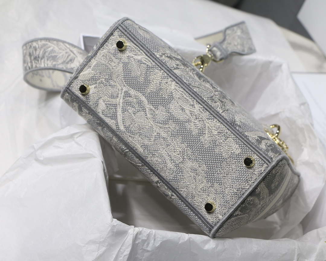 Dior M0565 Medium Lady D-Lite Blue Toile de Jouy Embroidery M1023