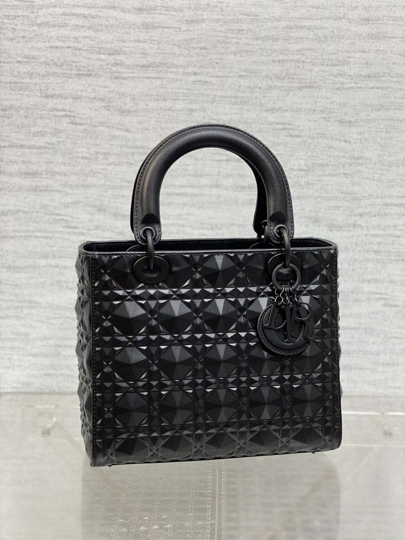 Dior M0565 Medium Lady Dior Bag  Black Cannage Calfskin with Diamond Motif