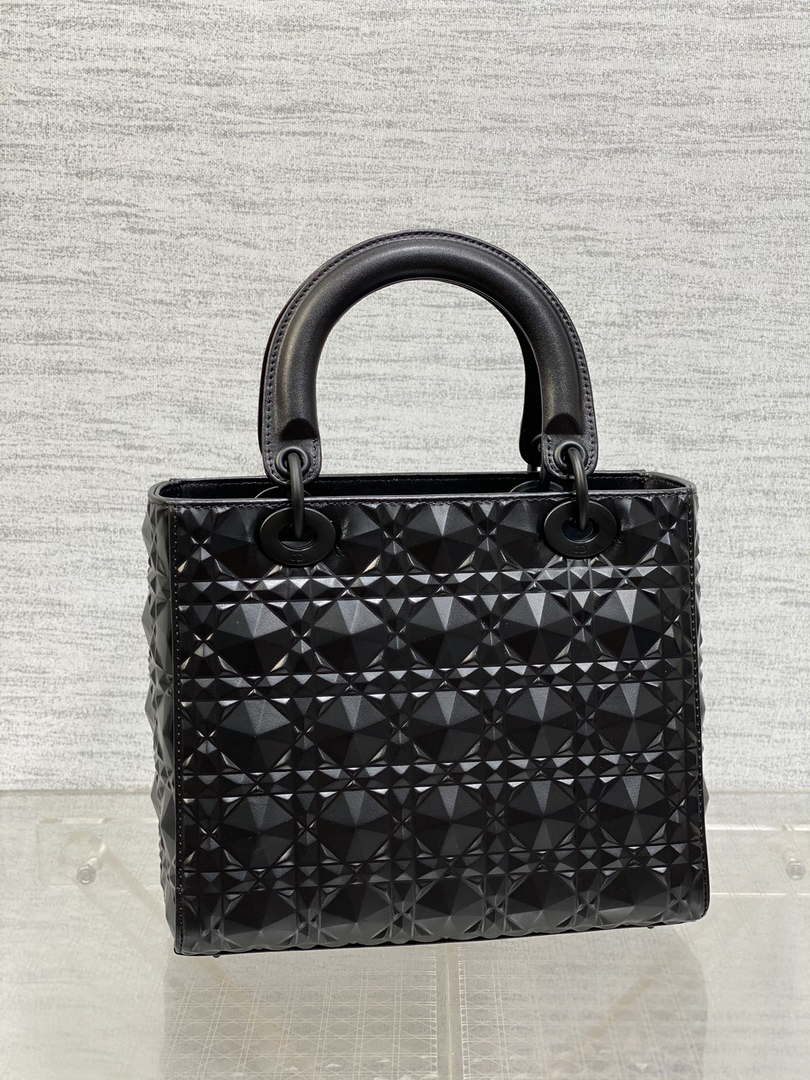Dior M0565 Medium Lady Dior Bag  Black Cannage Calfskin with Diamond Motif