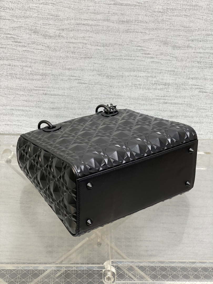 Dior M0565 Medium Lady Dior Bag  Black Cannage Calfskin with Diamond Motif