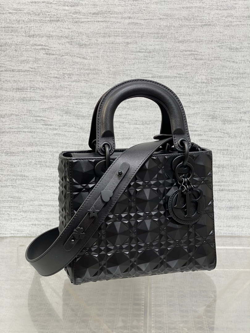 Dior M0565 Medium Lady Dior Bag  Black Cannage Calfskin with Diamond Motif
