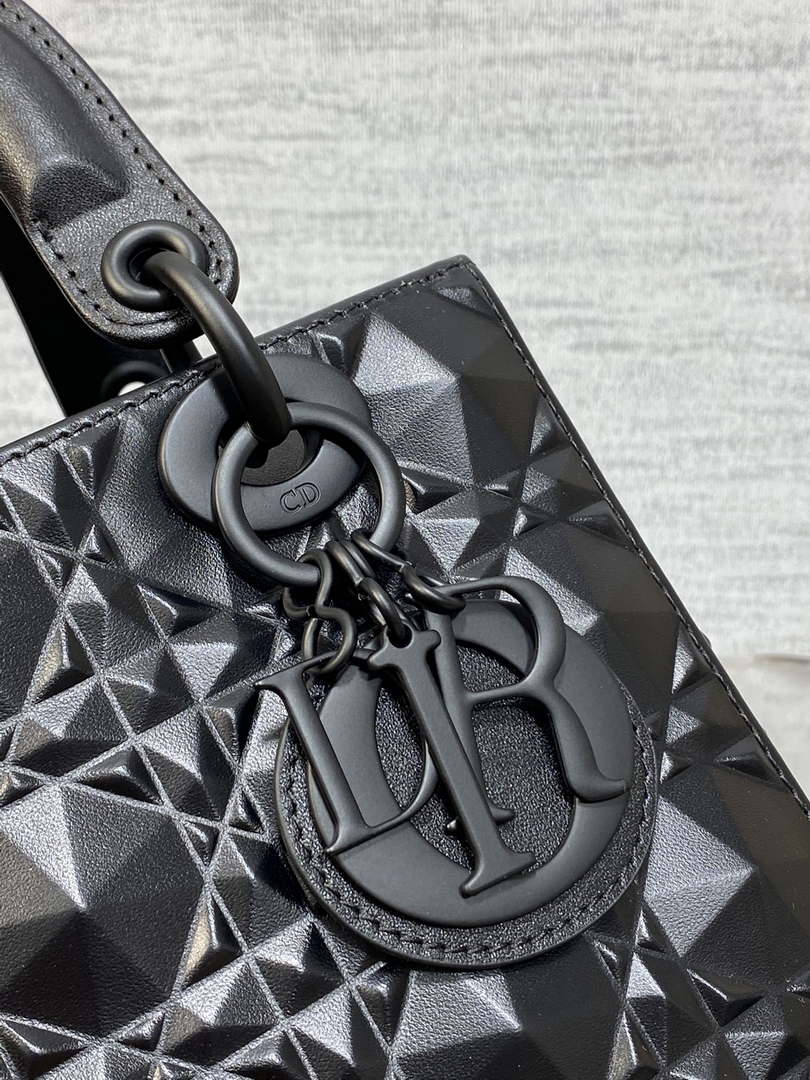 Dior M0565 Medium Lady Dior Bag  Black Cannage Calfskin with Diamond Motif