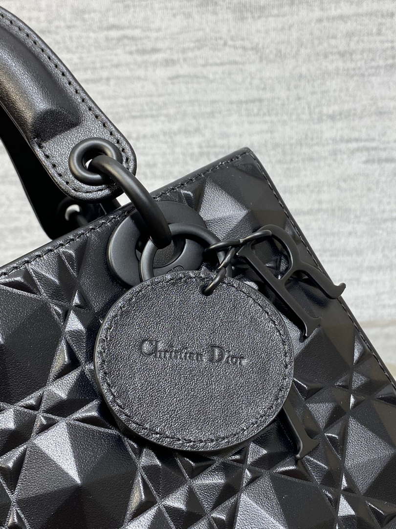 Dior M0565 Medium Lady Dior Bag  Black Cannage Calfskin with Diamond Motif