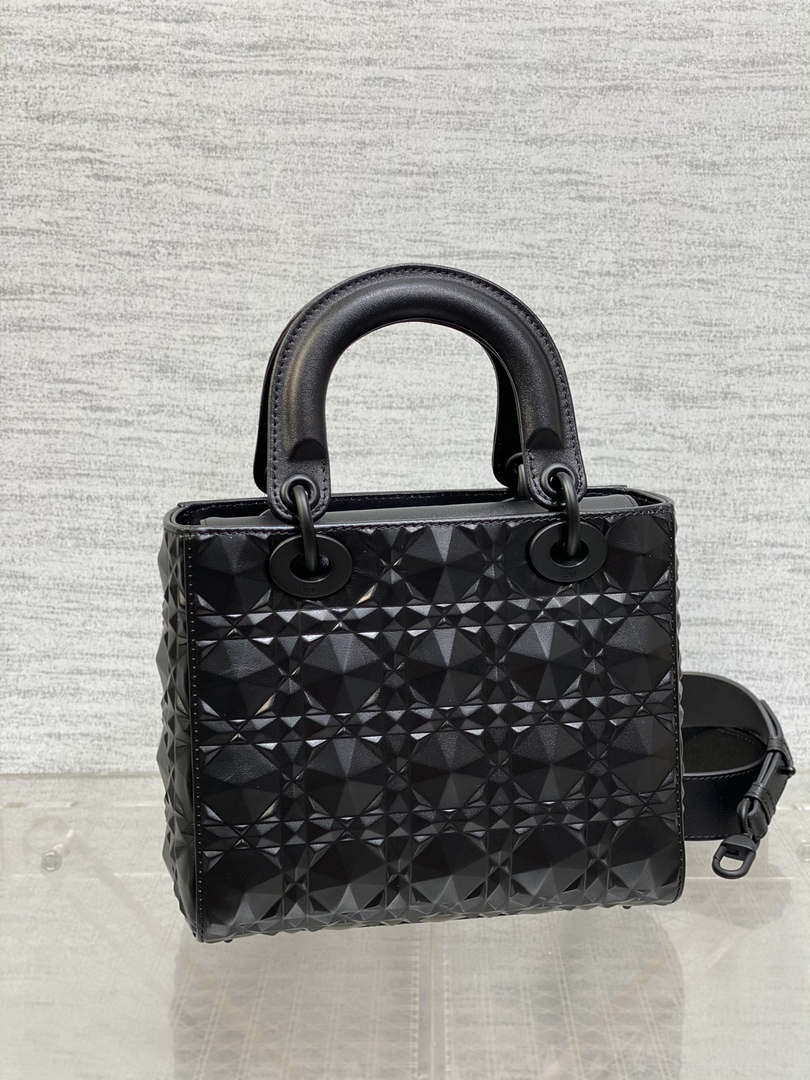 Dior M0565 Medium Lady Dior Bag  Black Cannage Calfskin with Diamond Motif