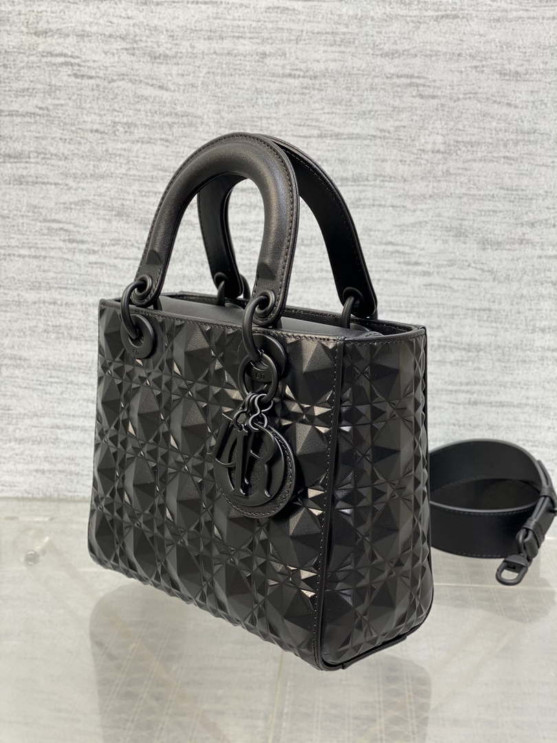 Dior M0565 Medium Lady Dior Bag  Black Cannage Calfskin with Diamond Motif