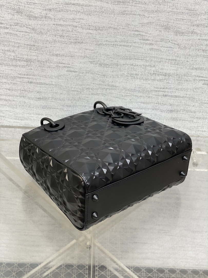 Dior M0565 Medium Lady Dior Bag  Black Cannage Calfskin with Diamond Motif