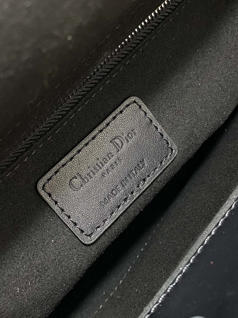 Dior M0565 Medium Lady Dior Bag  Black Cannage Calfskin with Diamond Motif