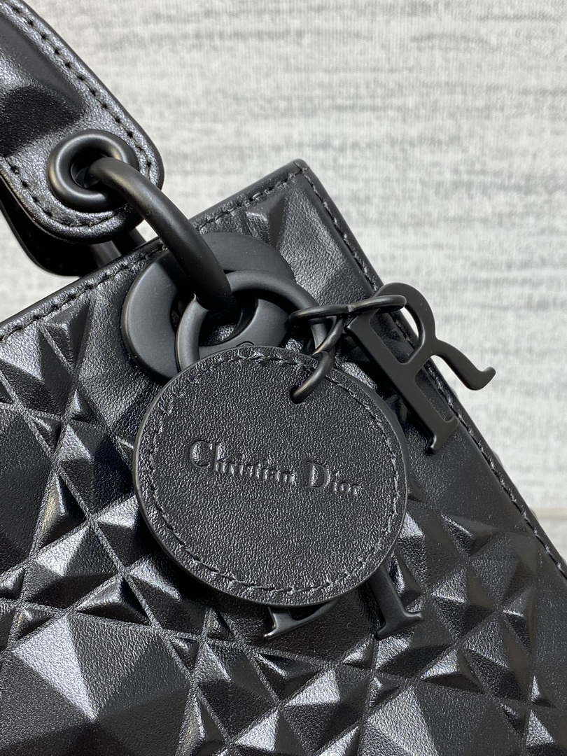 Dior M0565 Medium Lady Dior Bag  Black Cannage Calfskin with Diamond Motif