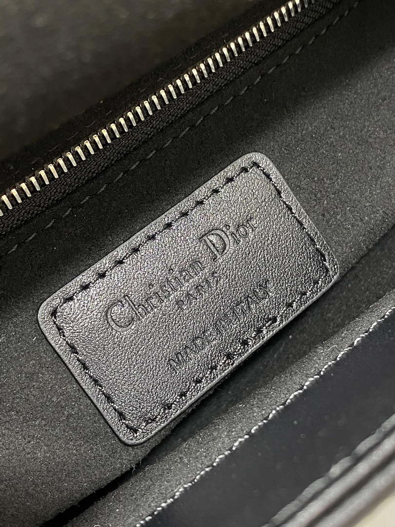 Dior M0565 Medium Lady Dior Bag  Black Cannage Calfskin with Diamond Motif