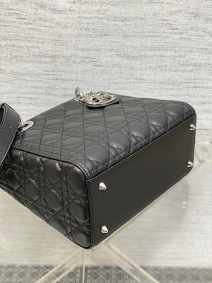 Dior M0565 Medium Lady Dior Bag Black Grained Cannage Calfskin Silver - Default Title - View 7