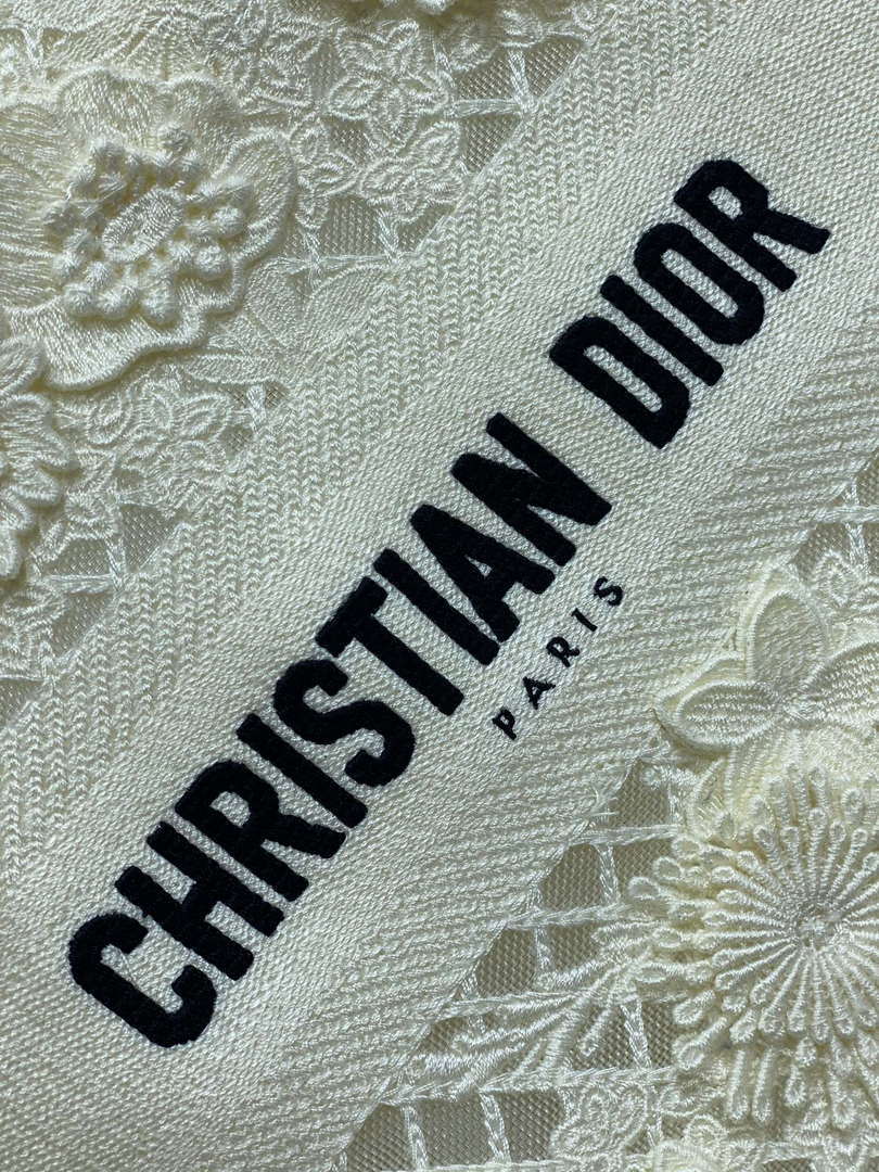 Dior M1265 Small Book Tote  Embroidery with 3D Macram¨¦ Effect M9620