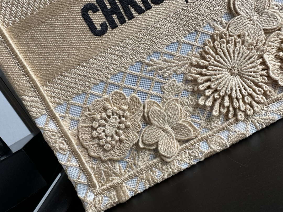 Dior M1265 Small Book Tote  Embroidery with 3D Macram¨¦ Effect M9621