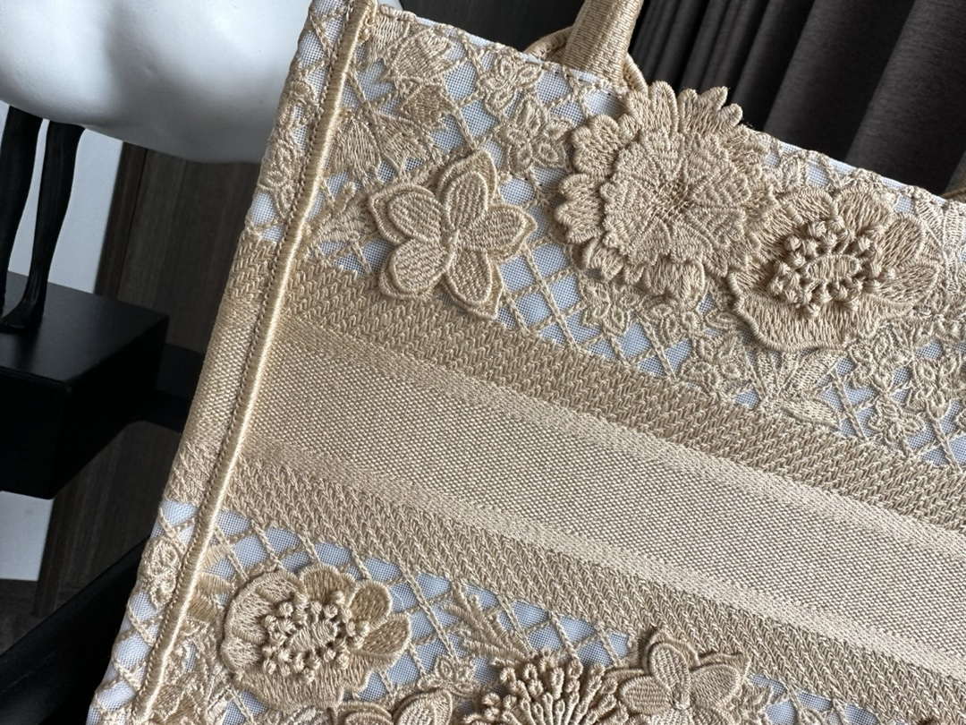 Dior M1265 Small Book Tote  Embroidery with 3D Macram¨¦ Effect M9621