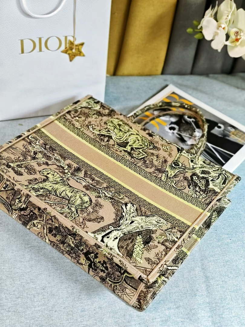 Dior M1286 Large Book Tote Toile de Jouy Embroidery M1103