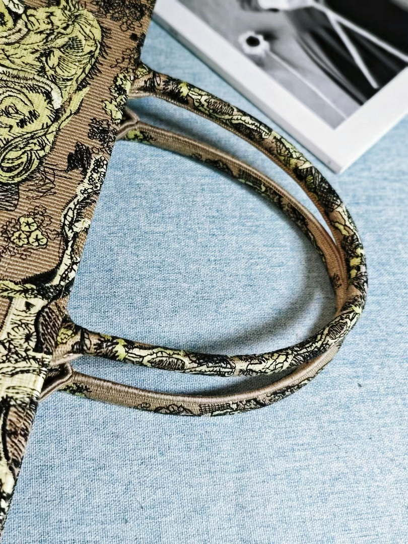 Dior M1286 Large Book Tote Toile de Jouy Embroidery M1103