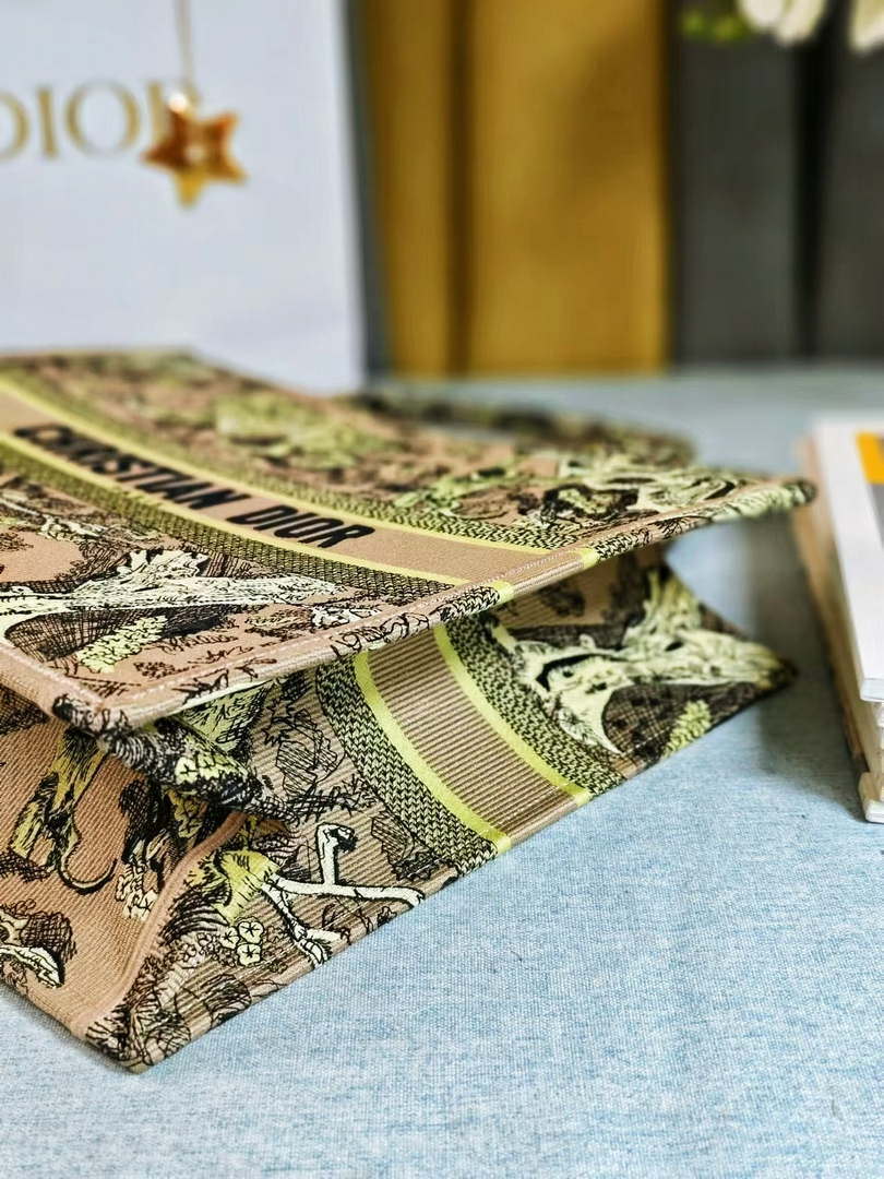 Dior M1286 Large Book Tote Toile de Jouy Embroidery M1103