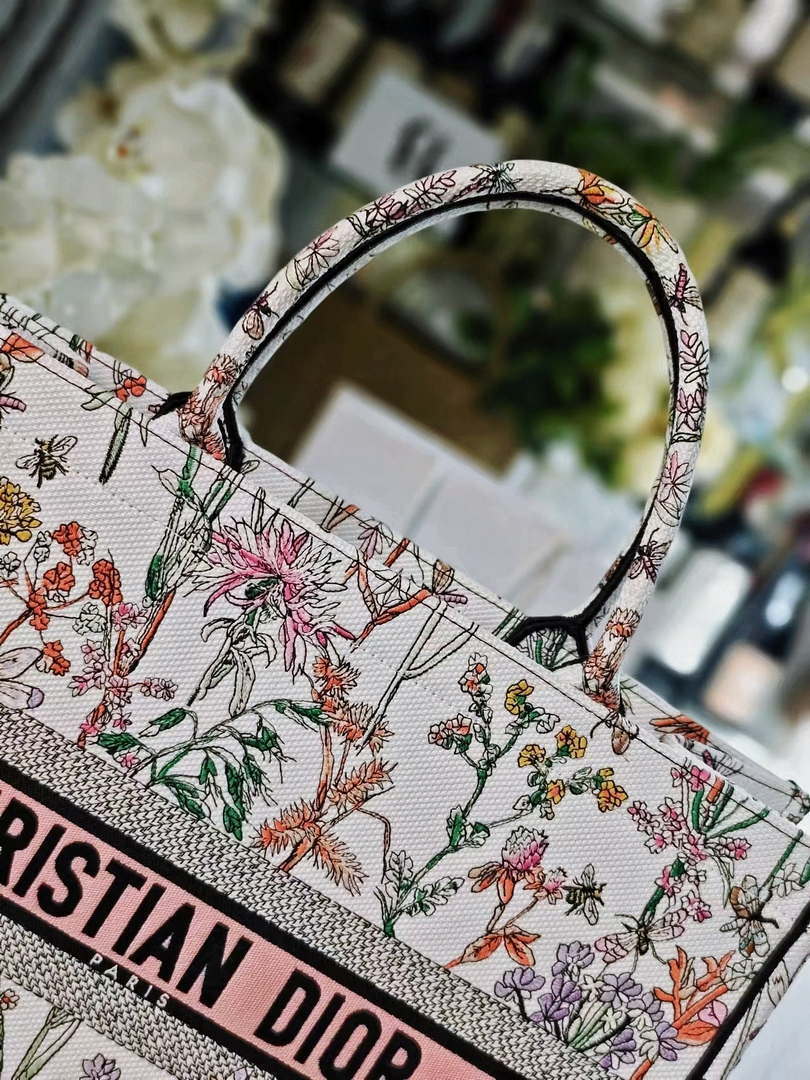 Dior M1286 Large Book Tote Toile de Jouy Embroidery M1111