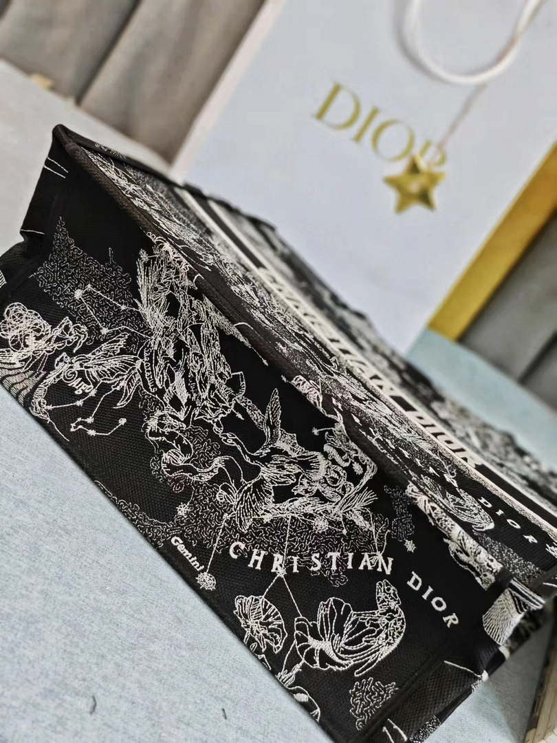Dior M1286 Large Book Tote Toile de Jouy Embroidery M1112