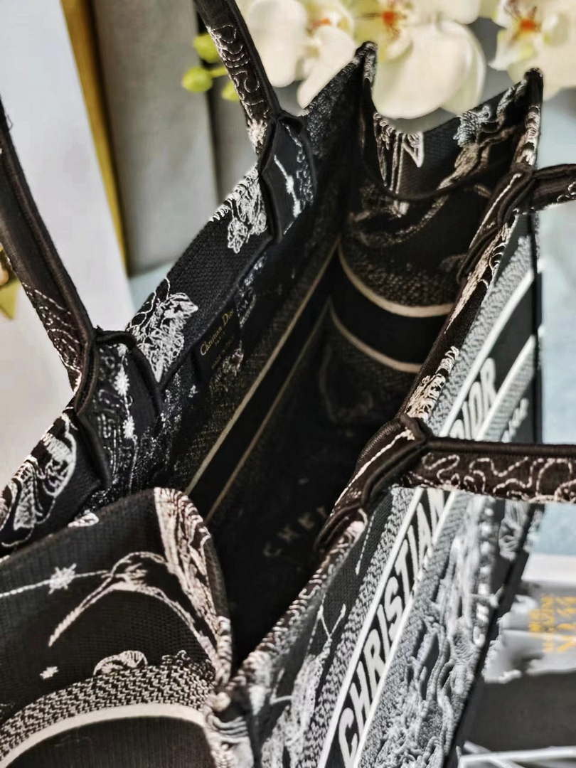 Dior M1286 Large Book Tote Toile de Jouy Embroidery M1112