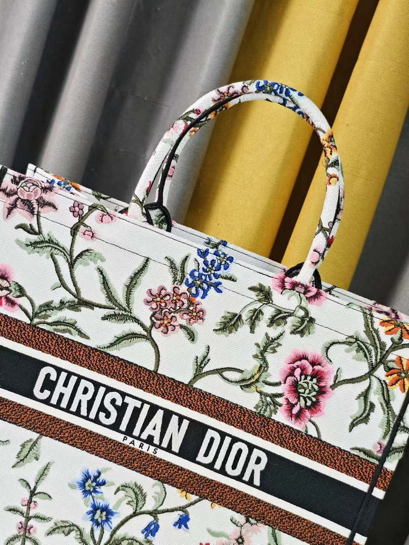 Dior M1286 Large Book Tote Toile de Jouy Embroidery M1115