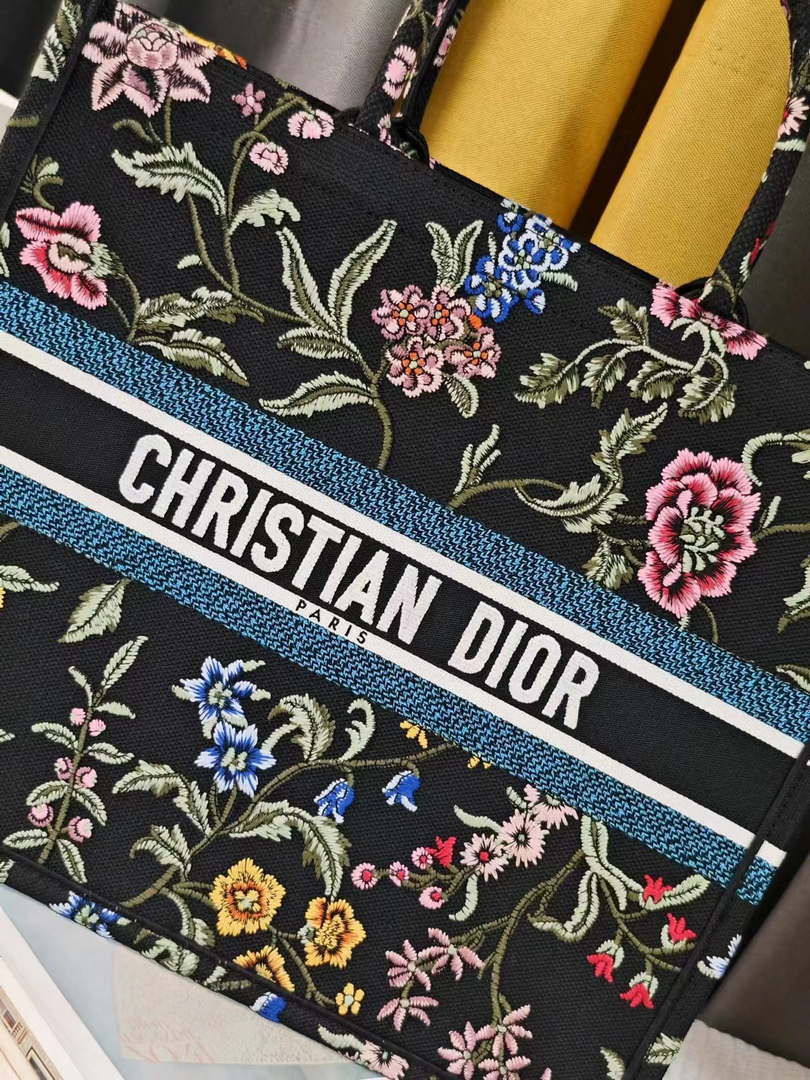 Dior M1286 Large Book Tote Toile de Jouy Embroidery M1116