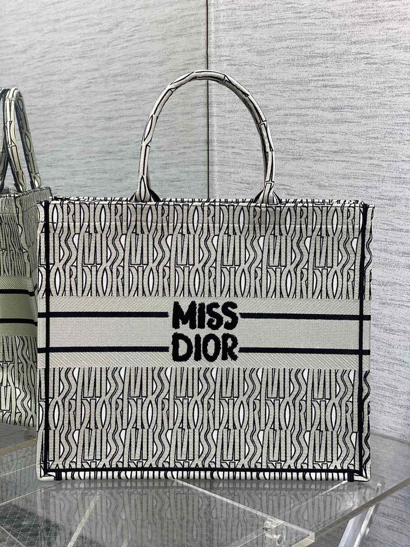 Dior M1286 Large Book Tote White and Black Miss Dior Alloverr M1120