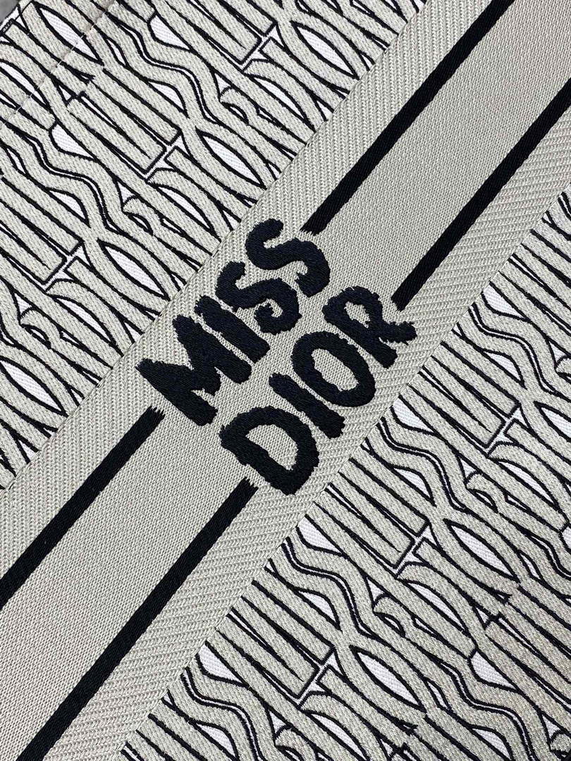 Dior M1286 Large Book Tote White and Black Miss Dior Alloverr M1120