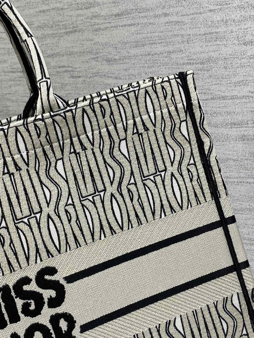 Dior M1286 Large Book Tote White and Black Miss Dior Alloverr M1120