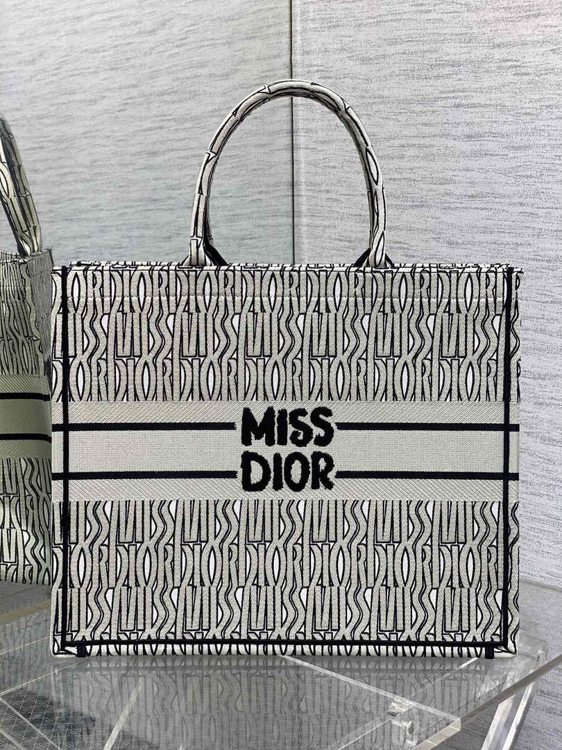 Dior M1286 Large Book Tote White and Black Miss Dior Alloverr M1120