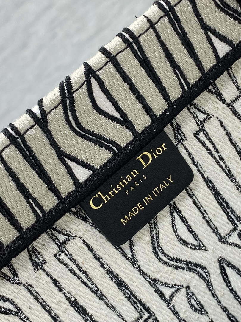 Dior M1286 Large Book Tote White and Black Miss Dior Alloverr M1120