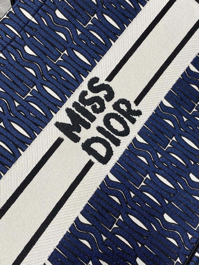 Dior M1286 Large Book Tote White and white Miss Dior Alloverr M1128