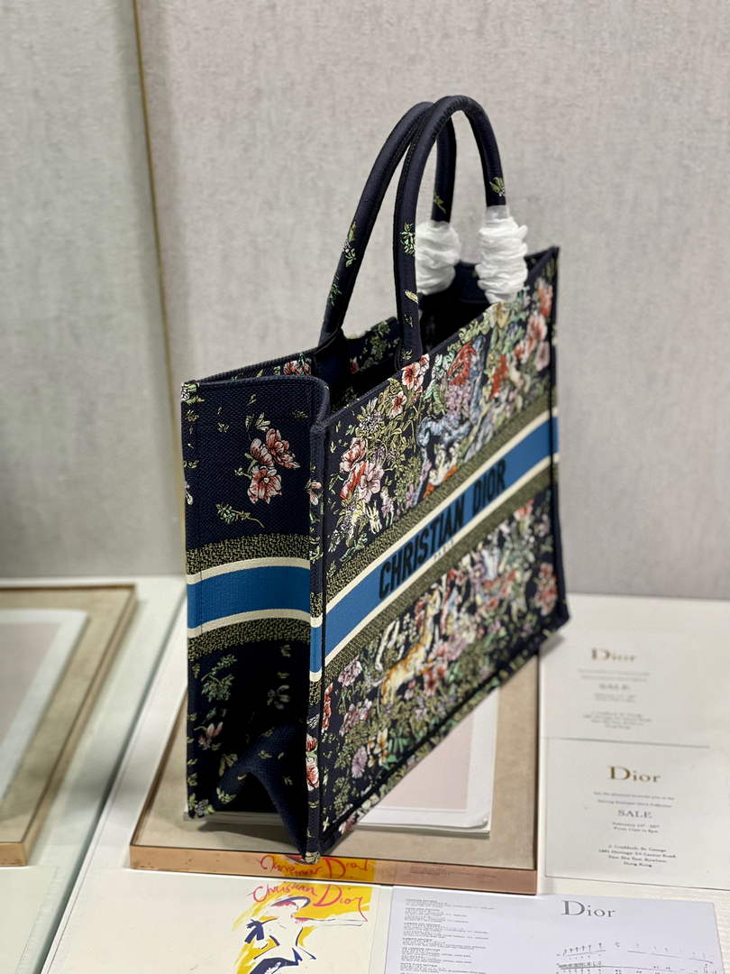 Dior M1286 Large Book Tote D-Constellation embroidery in shades of blue - Default Title - View 4