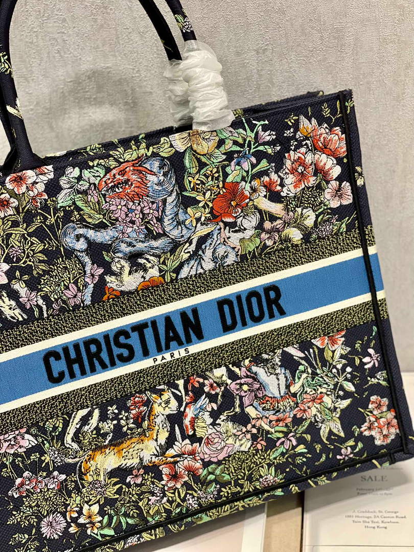 Dior M1286 Large Book Tote D-Constellation embroidery in shades of blue