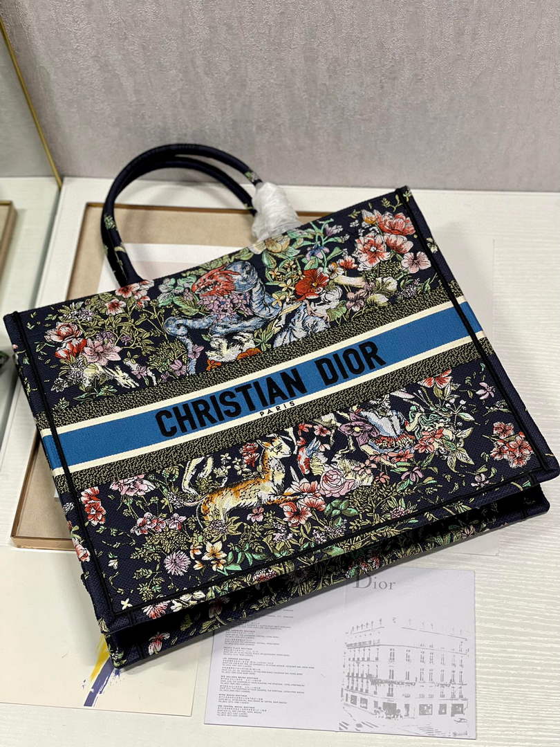 Dior M1286 Large Book Tote D-Constellation embroidery in shades of blue